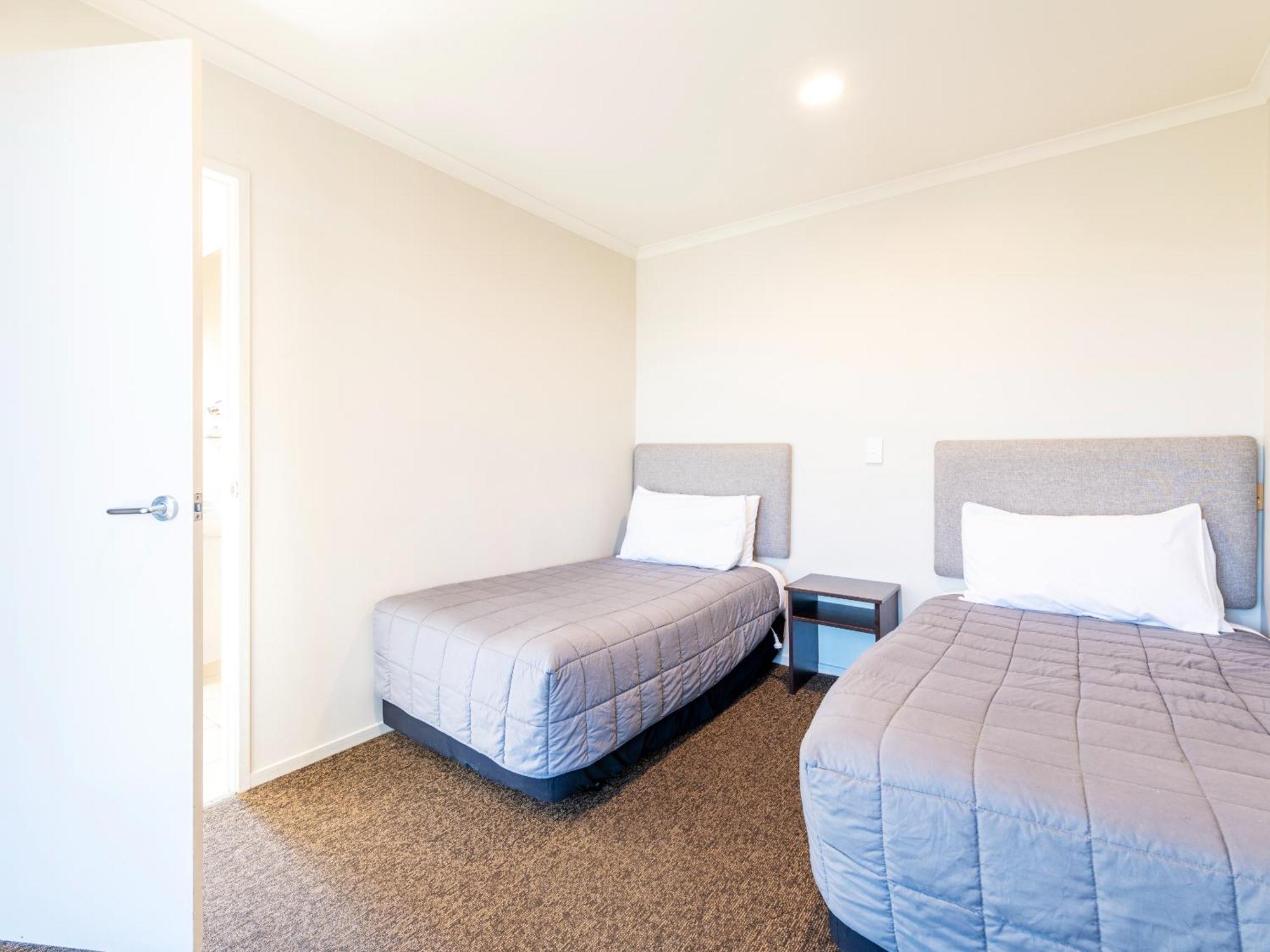 Lake Taupo Motor Inn Room photo